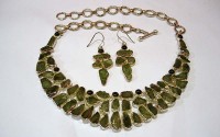 Collier argent et pierres Moldavite.