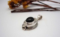 Pendentif argent et Onyx noire.