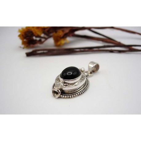 Pendentif argent et Onyx noire.