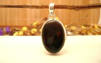 Pendentif en argent et Jaspe héliotrope.