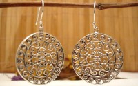 Boucles d'oreille en argent masssif.