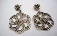 Boucles d'oreille en argent masssif.