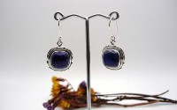 Boucles d'oreille en argent masssif et lapis lazuli.