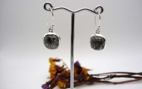 Boucles d'oreille en argent et quartz tourmaline.