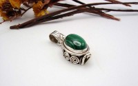 Pendentif en argent et Malachite.