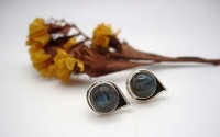 Clous d'oreilles en argent et Labradorite.