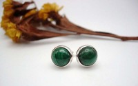 Clous d'oreilles en argent et Malachite.