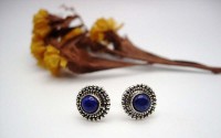 Clous d'oreilles en argent et Lapis lazuli.