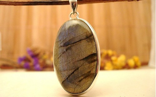 Pendentif en argent et Labradorite.