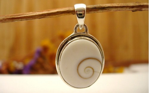 Pendentif en argent et Oeil de shiva.