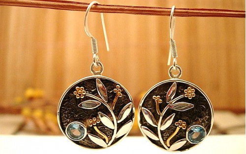 Boucles d'oreille en argent et Topaze bleu.