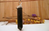 Pendentif en argent et Tourmaline noire.