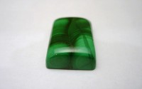 Pierre polie Malachite en cabochon.