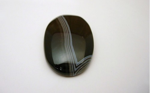 Pierre polie Agate en cabochon.