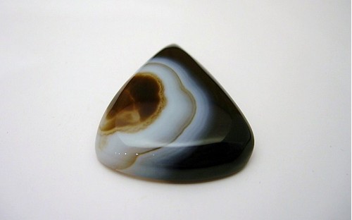 Pierre polie Agate en cabochon.