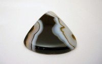 Pierre polie Agate en cabochon.