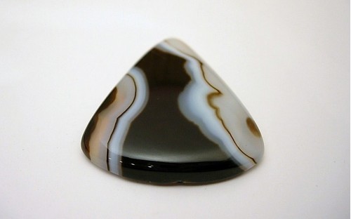 Pierre polie Agate en cabochon.