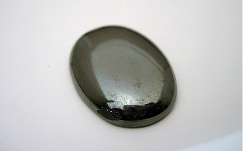 Pierre polis Hématite en cabochon.