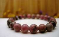 Bracelet en pierre Rhodonite 8mm.