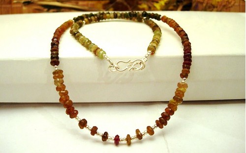 Collier argent et pierres semi-précieuses Tourmaline multi couleur .. Collier argent et pierres semi-précieuses Tourmaline multi couleur ..