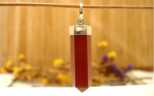 Pendentif en argent et Jaspe rouge.