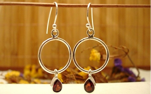 Boucles d'oreille en argent et Grenat.