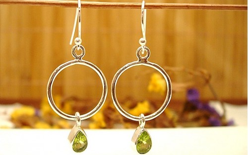 Boucles d'oreille en argent et Péridot.