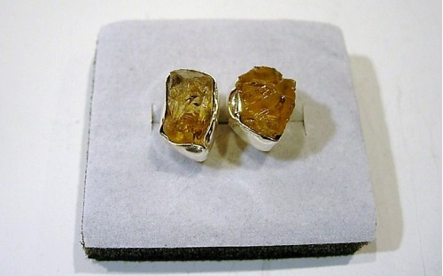 Boucles d'oreille en argent et Citrine brute.