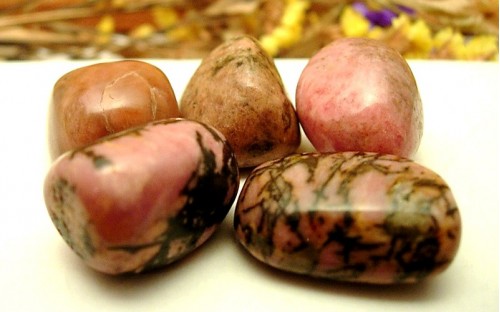 Pierre roulée Rhodonite