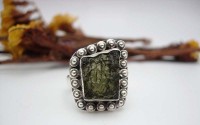 Bague en argent et Moldavite T56