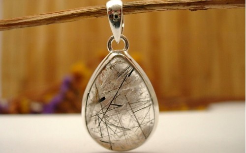 Pendentif en argent et Quartz tourmaline.