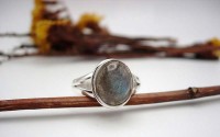 Bague en argent et Labradorite T 57