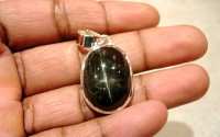 Pendentif en argent et Black star.