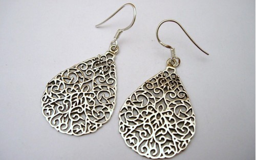 Boucles d'oreille argent et pierre multicolore. Boucles d'oreille argent et pierre multicolore.