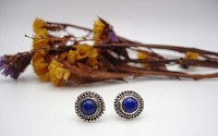 Clous d'oreilles argent et Lapis lazuli.