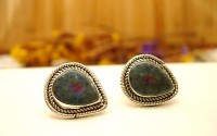 Clous d'oreille argent et Fuchsite rubis.