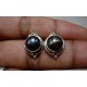 Clous d'oreilles argent et Pearl noire.