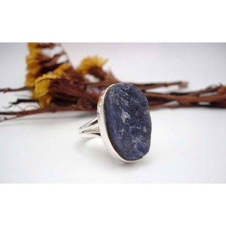 Bague en argent et Sodalite brute T54